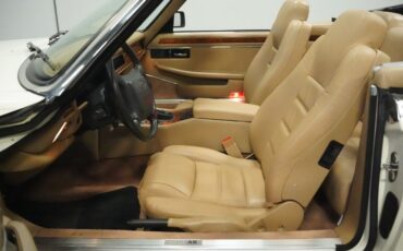 Jaguar-Xjs-1995-Glacier-White-Coffee-30
