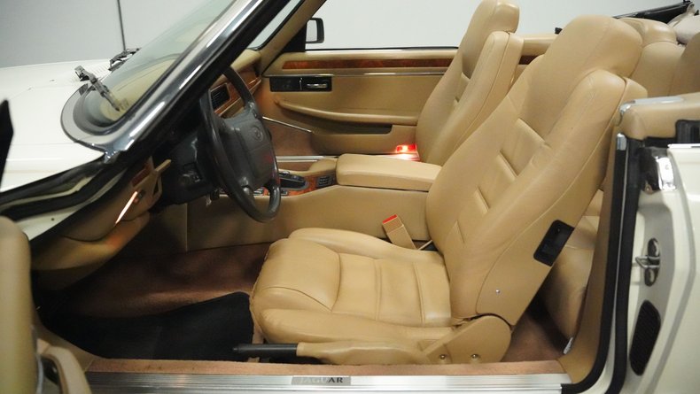 Jaguar-Xjs-1995-Glacier-White-Coffee-30