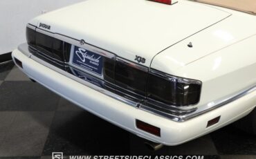 Jaguar-Xjs-1995-Glacier-White-Coffee-30
