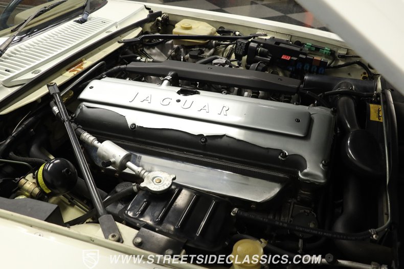 Jaguar-Xjs-1995-Glacier-White-Coffee-37