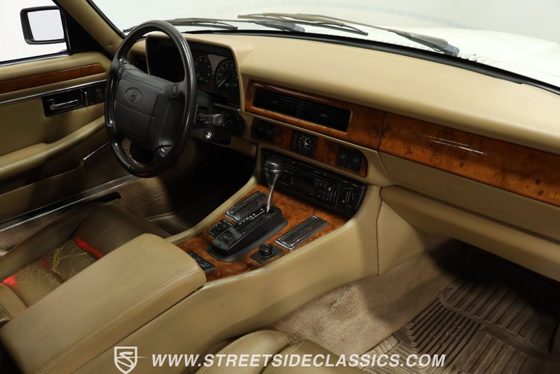 Jaguar-Xjs-1995-Glacier-White-Coffee-4