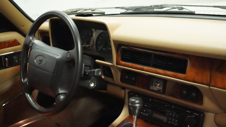 Jaguar-Xjs-1995-Glacier-White-Coffee-43