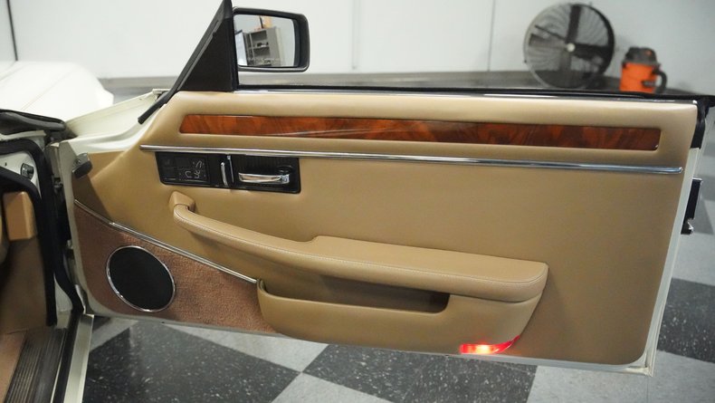 Jaguar-Xjs-1995-Glacier-White-Coffee-47