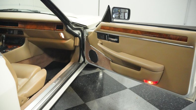 Jaguar-Xjs-1995-Glacier-White-Coffee-48