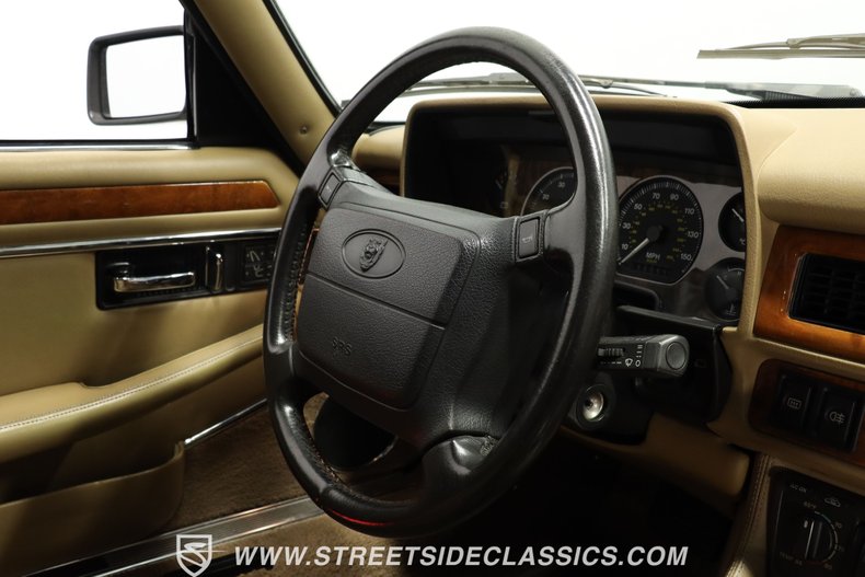 Jaguar-Xjs-1995-Glacier-White-Coffee-5