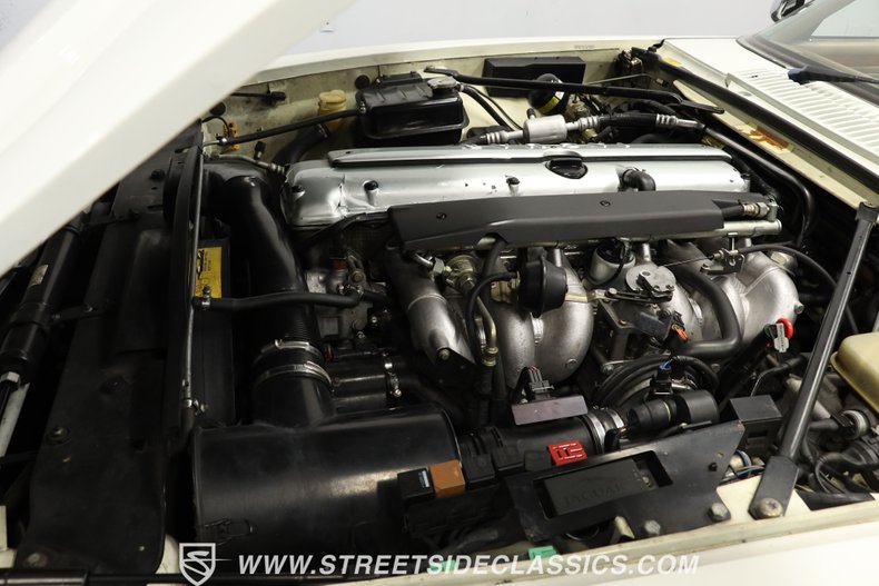 Jaguar-Xjs-1995-Glacier-White-Coffee-8