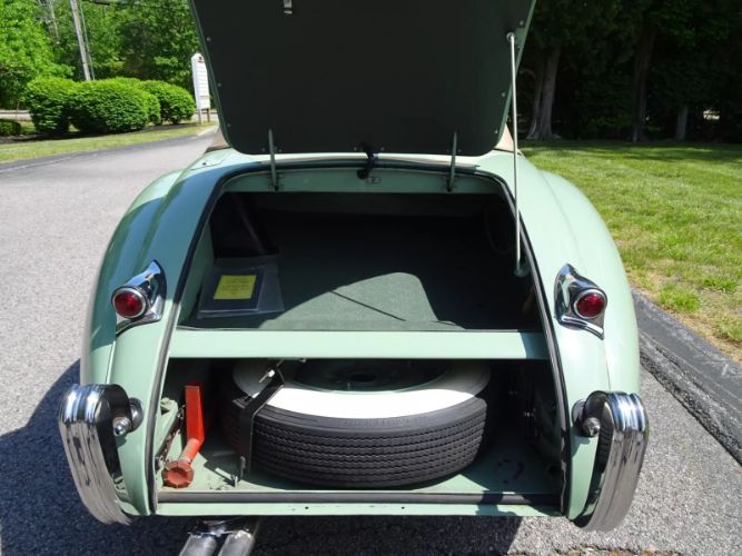 Jaguar-Xk120-1953-Pastel-Green-Suede-Green-5