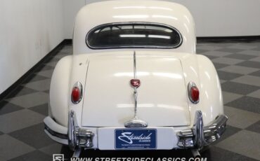 Jaguar-Xk140-1956-White-Blue-24