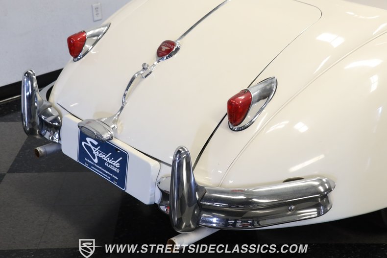 Jaguar-Xk140-1956-White-Blue-27