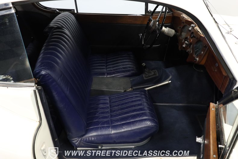 Jaguar-Xk140-1956-White-Blue-44