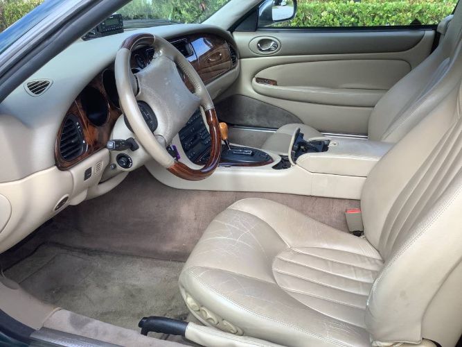 Jaguar-Xk8-1988-British-Racing-Green-Champagne-Beige-1
