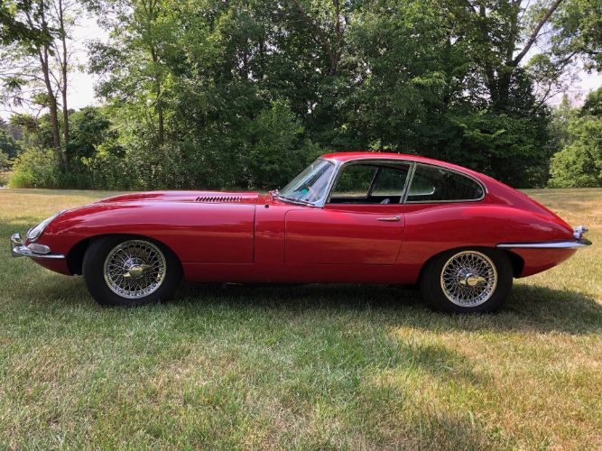 Jaguar-Xke-1962-Red-Black-2