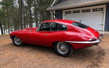 Jaguar-Xke-1962-Red-Black-4