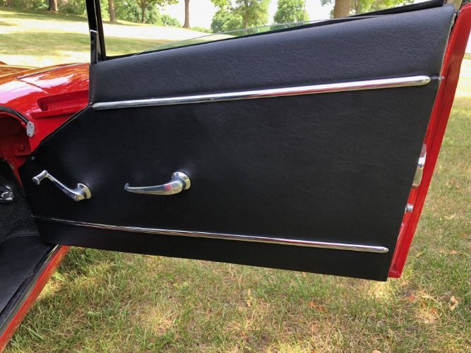 Jaguar-Xke-1962-Red-Black-40