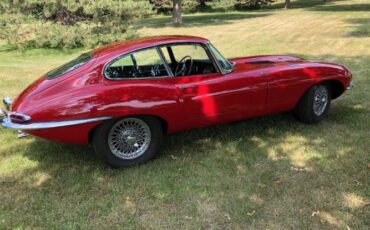 Jaguar-Xke-1962-Red-Black-49