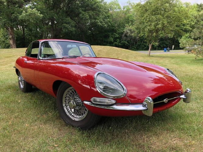 Jaguar-Xke-1962-Red-Black-9