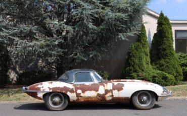 Jaguar-Xke-1962-White-Black-3