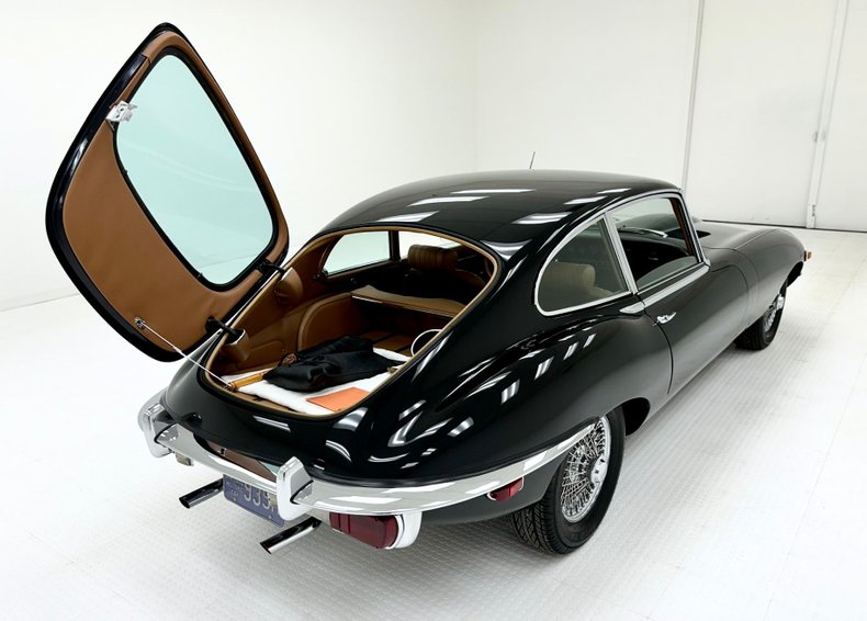 Jaguar-Xke-1969-Black-Cinnamon-10