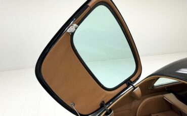 Jaguar-Xke-1969-Black-Cinnamon-11