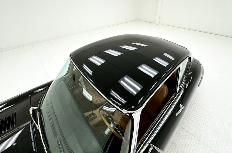 Jaguar-Xke-1969-Black-Cinnamon-15