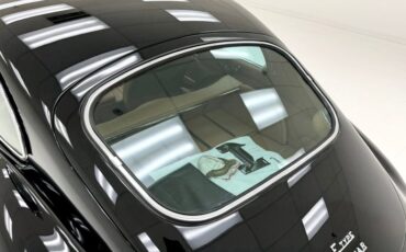 Jaguar-Xke-1969-Black-Cinnamon-18