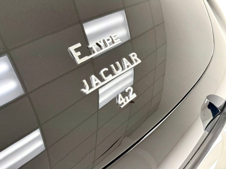 Jaguar-Xke-1969-Black-Cinnamon-19
