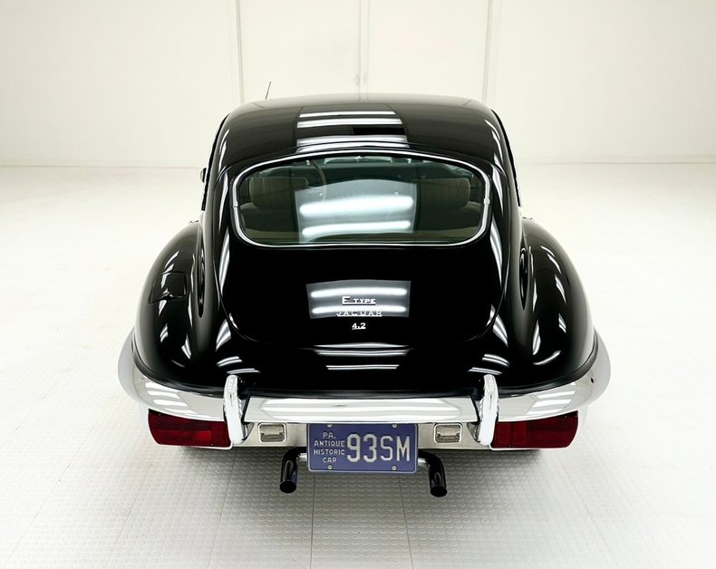 Jaguar-Xke-1969-Black-Cinnamon-2