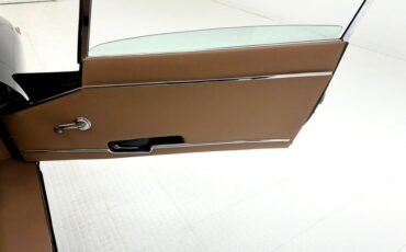 Jaguar-Xke-1969-Black-Cinnamon-32