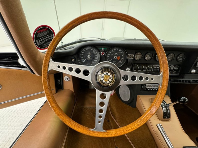 Jaguar-Xke-1969-Black-Cinnamon-39