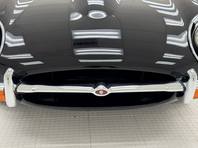 Jaguar-Xke-1969-Black-Cinnamon-7