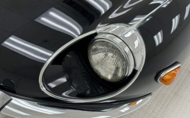 Jaguar-Xke-1969-Black-Cinnamon-8