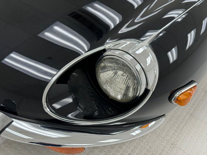 Jaguar-Xke-1969-Black-Cinnamon-8