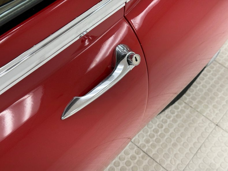 Jaguar-Xke-1969-Carmen-Red-Tan-21