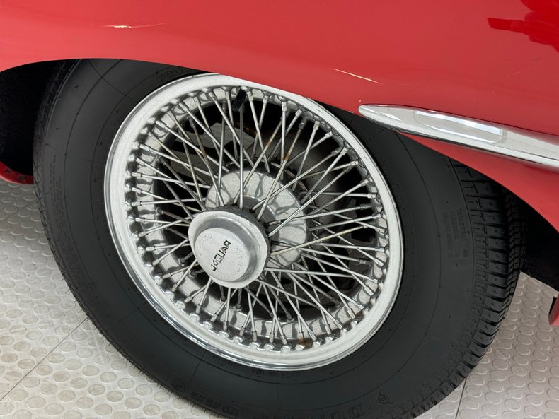 Jaguar-Xke-1969-Carmen-Red-Tan-32