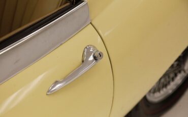 Jaguar-Xke-1969-Pale-Primrose-Tan-10