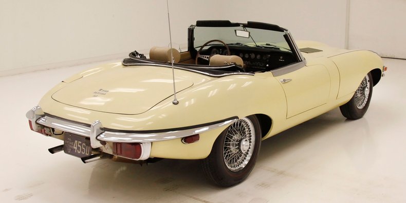Jaguar-Xke-1969-Pale-Primrose-Tan-11