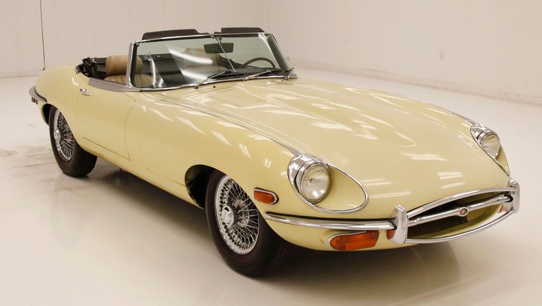 Jaguar-Xke-1969-Pale-Primrose-Tan-13