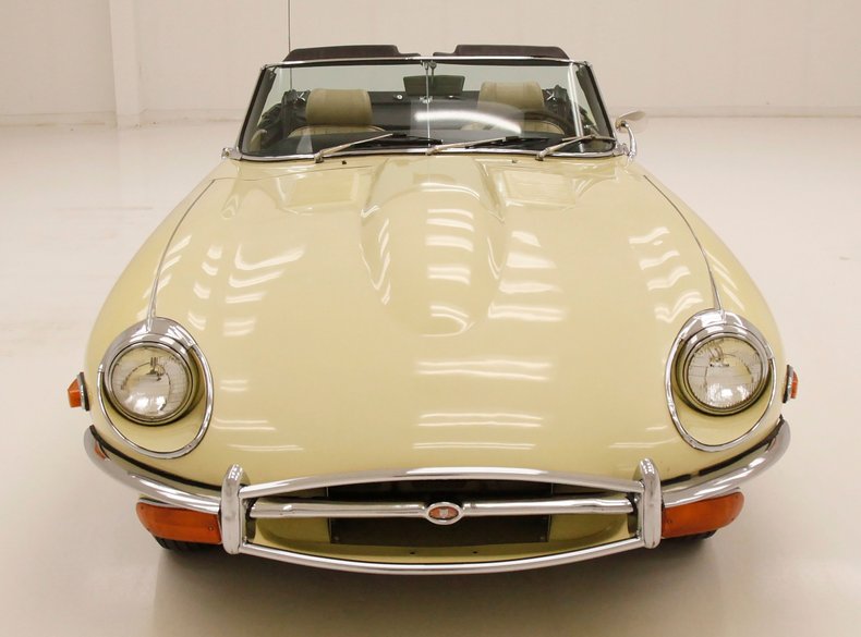 Jaguar-Xke-1969-Pale-Primrose-Tan-14