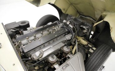 Jaguar-Xke-1969-Pale-Primrose-Tan-17