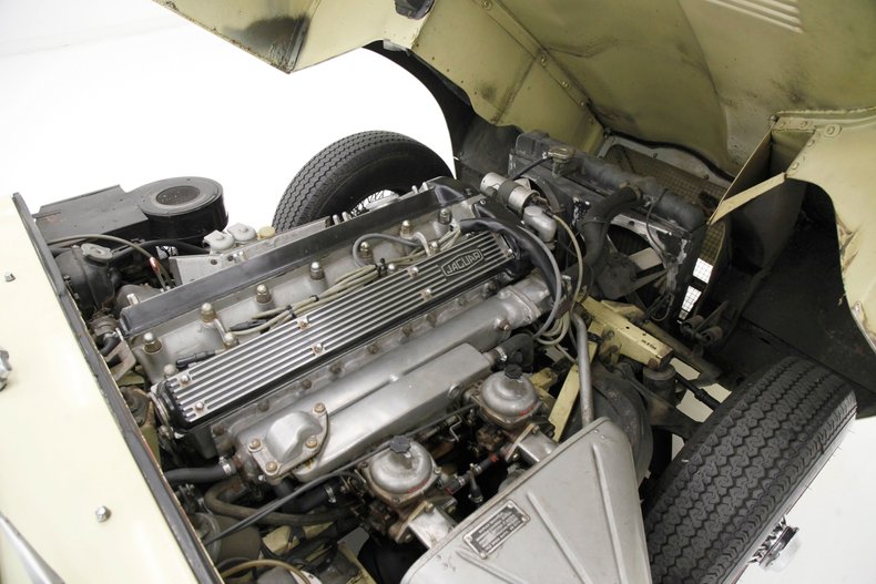 Jaguar-Xke-1969-Pale-Primrose-Tan-17