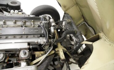 Jaguar-Xke-1969-Pale-Primrose-Tan-18