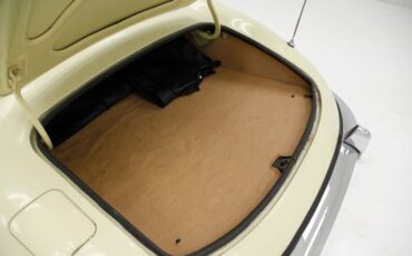 Jaguar-Xke-1969-Pale-Primrose-Tan-2