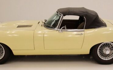 Jaguar-Xke-1969-Pale-Primrose-Tan-23