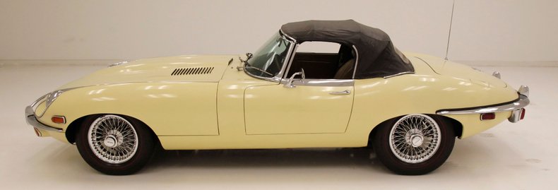Jaguar-Xke-1969-Pale-Primrose-Tan-23