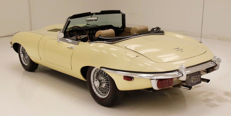 Jaguar-Xke-1969-Pale-Primrose-Tan-24