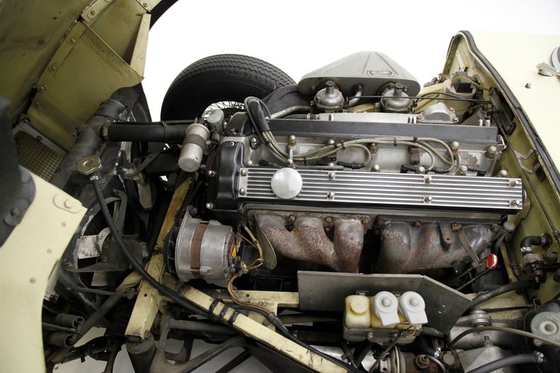 Jaguar-Xke-1969-Pale-Primrose-Tan-27