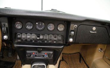 Jaguar-Xke-1969-Pale-Primrose-Tan-28