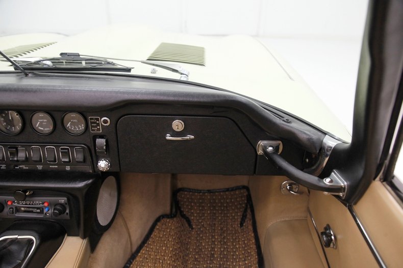 Jaguar-Xke-1969-Pale-Primrose-Tan-29