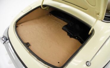 Jaguar-Xke-1969-Pale-Primrose-Tan-3