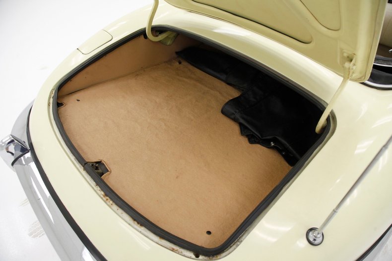 Jaguar-Xke-1969-Pale-Primrose-Tan-3